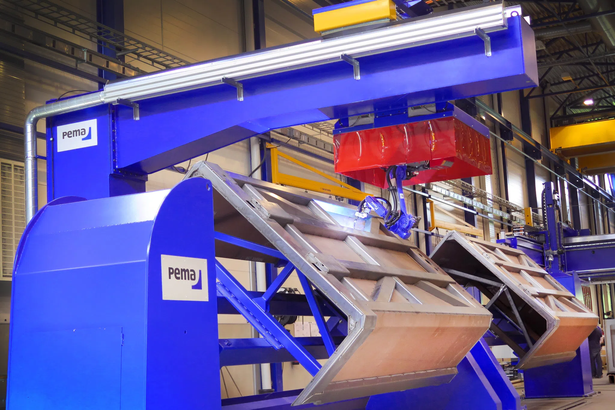 The PEMA Robotic welding station has made it more efficient and safer to Istrail Sp. z o.o. to manufacture heavy and dimensionally large dumpers.