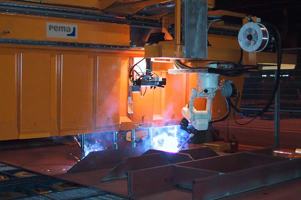 007_PEMA-MicroPanel-FMS,-Automated-Stiffener-Mounting-and-Welding