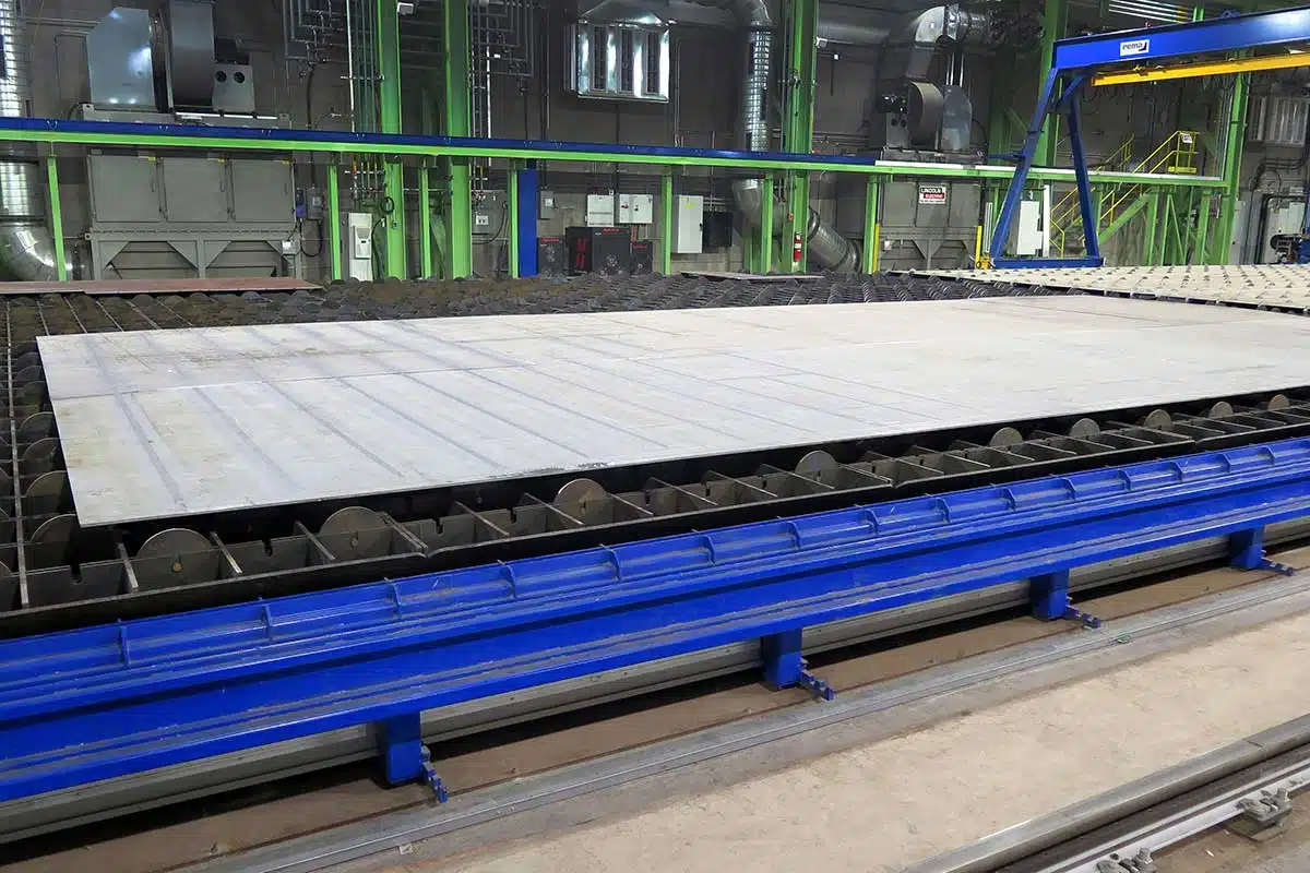 040_PEMA_Self_Cleaning_panel_cutting-table